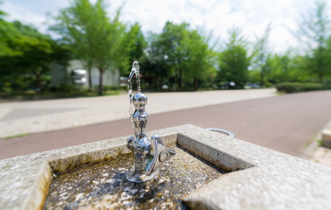 東京都の水道水は飲むことをやめるべき？！水質と安全性を徹底解説